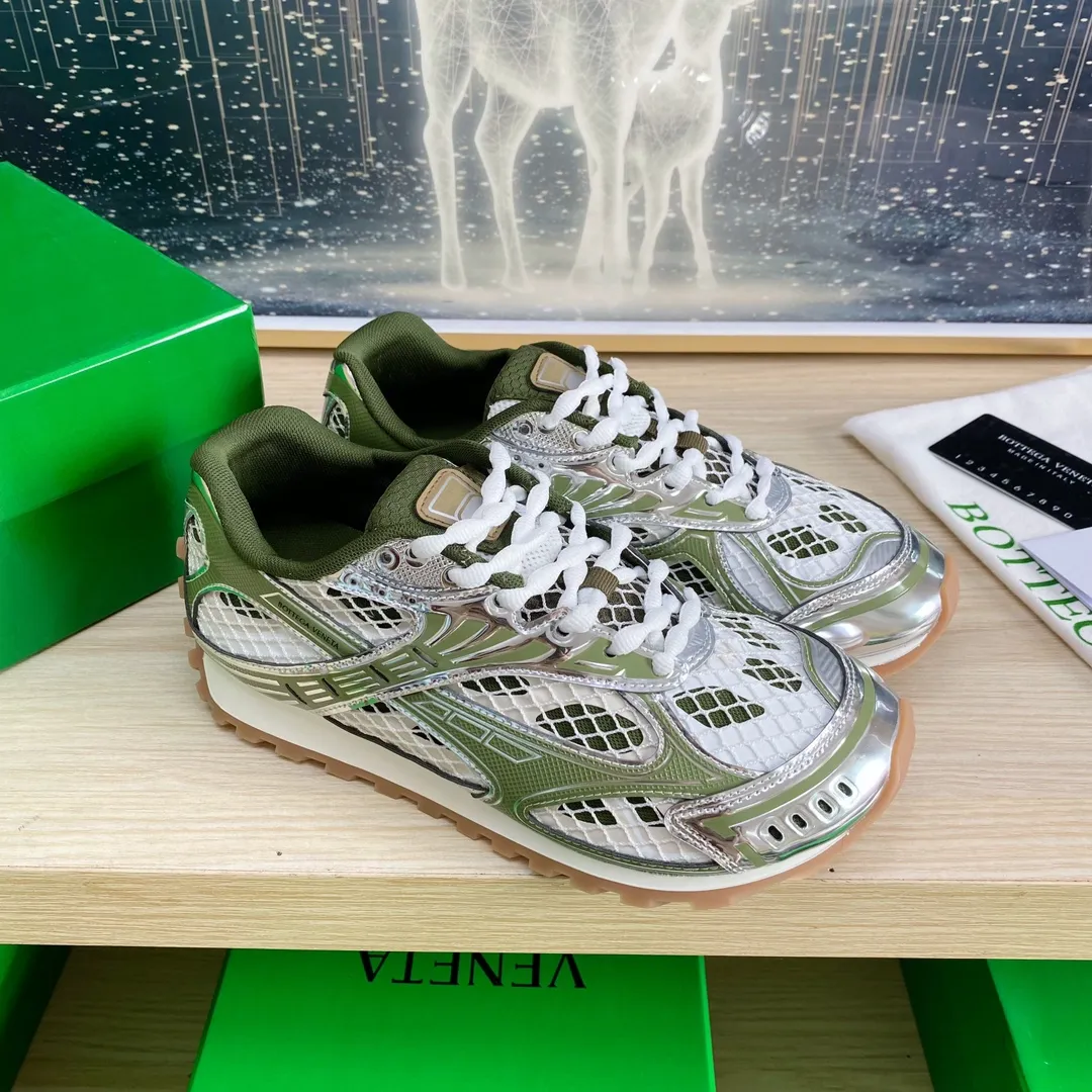 p620🐮🐮High-end version, the original 1:1 couple style new model is on the shelves🔥BV Orbit sneakers Wang Yibo's same style couple's Dad Runner sneakers, made of lightweight technical mesh fabric. Features a geometric patterned rubber outsole. The outsole is made of color-blocked TPU outsole. Size: women’s shoes 35-40, men’s shoes 39-45.